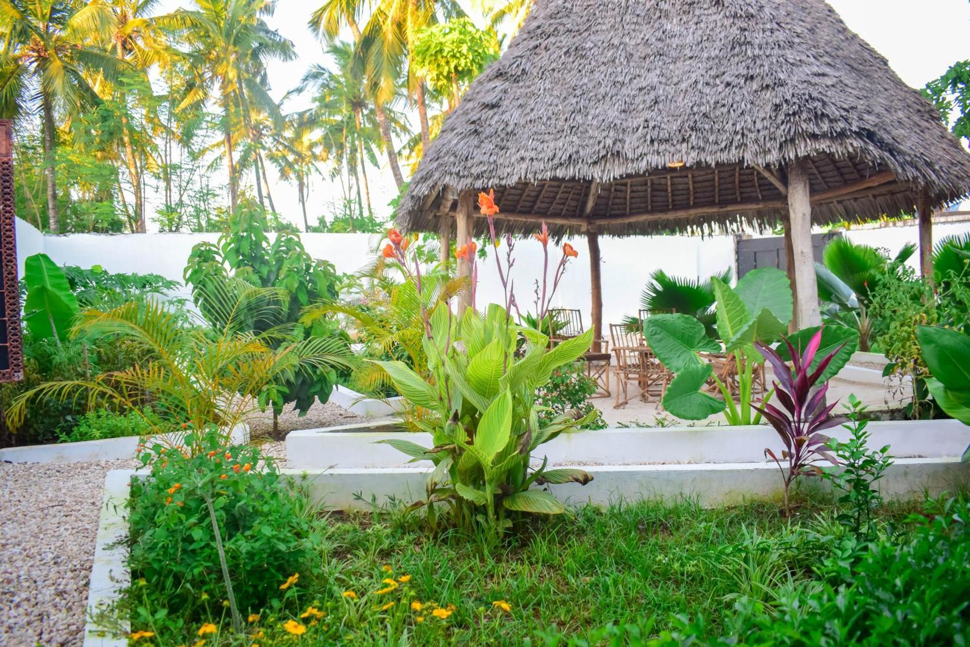 Uhuru House And Restaurant Nungwi Exterior foto